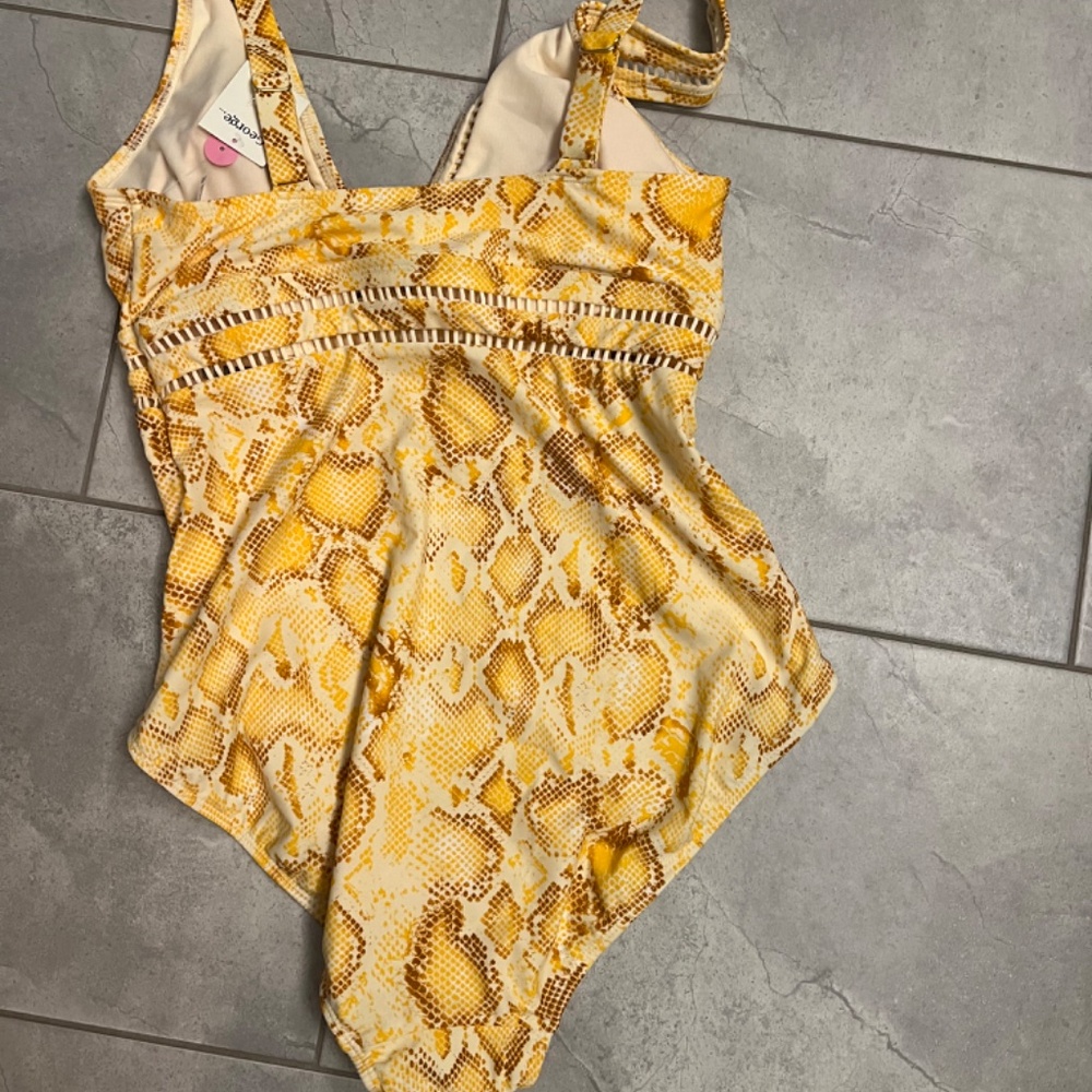 George swimsuit - Picture 5 of 5